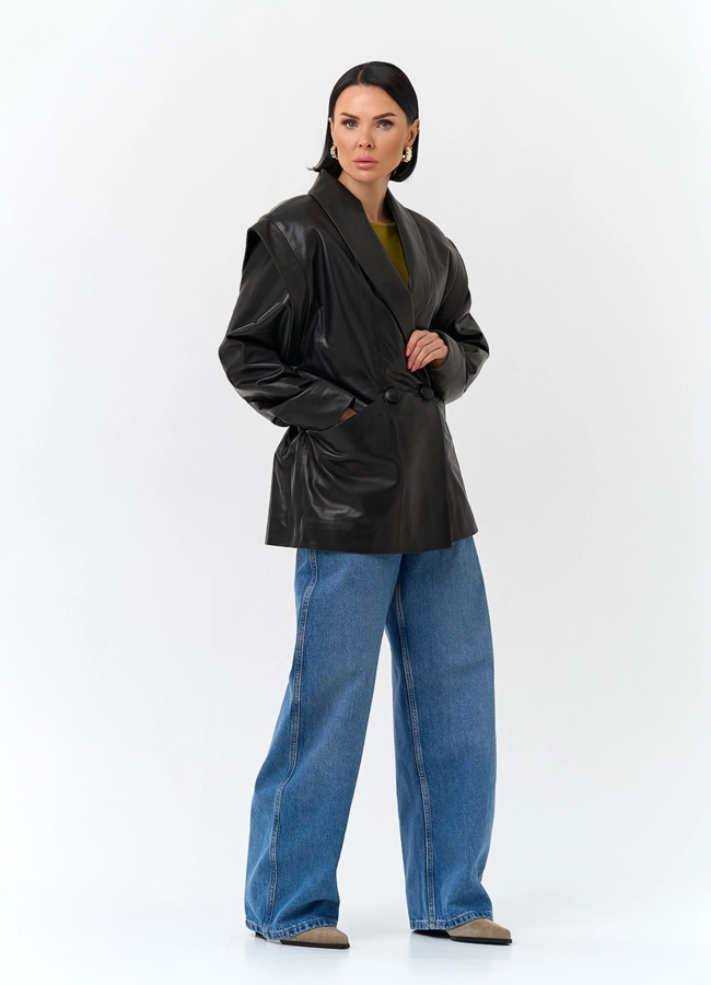 Женская куртка из натуральной кожи с акцентными плечами модель № 32884 в кредит
