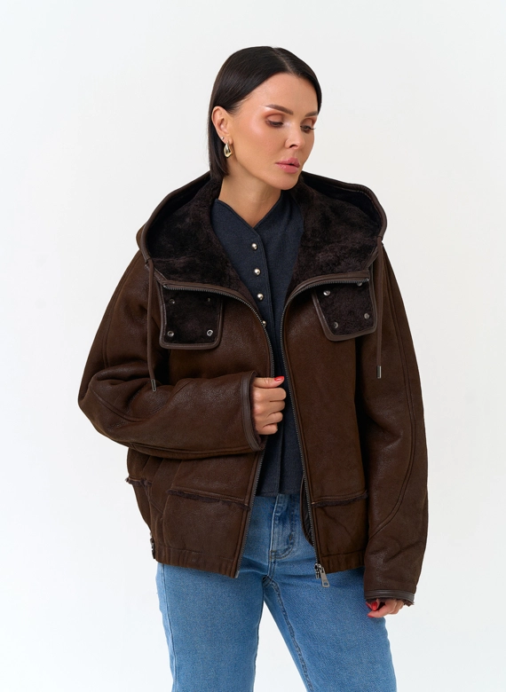 Женская дубленка из натурального меха с капюшоном фото